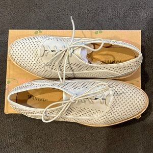 Wanted Oxford menswear style dove grey with silver trim and off white rubber